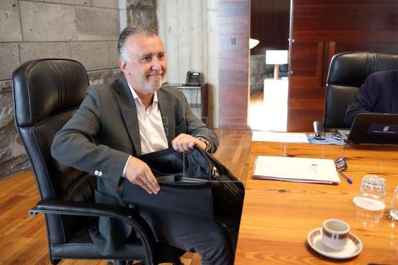 El presidente de Canarias, Ángel Víctor Torres, presidió este jueves la reunión semanal del Consejo de Gobierno (Foto EFE / Cristóbal García)