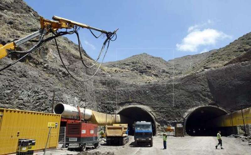 Imagen de archivo de los túneles de la nueva carretera de La Aldea (Foto Efe / Elvira Urquijo A.)