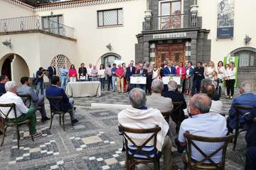 Cargos y destacados militantes de NC y CC de Telde respaldan la alianza nacionalista para el 10-N (Foto TA)