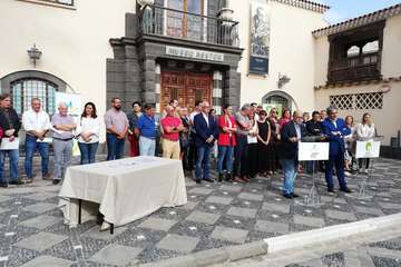 Cargos y destacados militantes de NC y CC de Telde respaldan la alianza nacionalista para el 10-N (Foto TA)