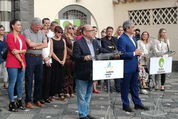 Cargos y destacados militantes de NC y CC de Telde respaldan la alianza nacionalista para el 10-N (Foto TA)