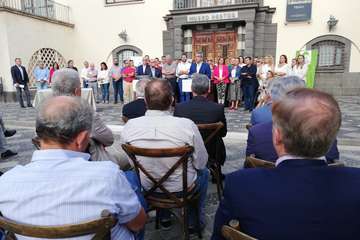 Cargos y destacados militantes de NC y CC de Telde respaldan la alianza nacionalista para el 10-N (Foto TA)