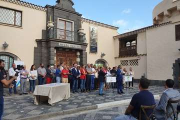 Cargos y destacados militantes de NC y CC de Telde respaldan la alianza nacionalista para el 10-N (Foto TA)