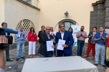 Cargos y destacados militantes de NC y CC de Telde respaldan la alianza nacionalista para el 10-N (Foto TA)