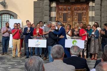 Cargos y destacados militantes de NC y CC de Telde respaldan la alianza nacionalista para el 10-N (Foto TA)