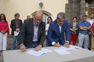 Cargos y destacados militantes de NC y CC de Telde respaldan la alianza nacionalista para el 10-N (Foto TA)