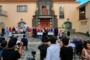 Cargos y destacados militantes de NC y CC de Telde respaldan la alianza nacionalista para el 10-N (Foto TA)