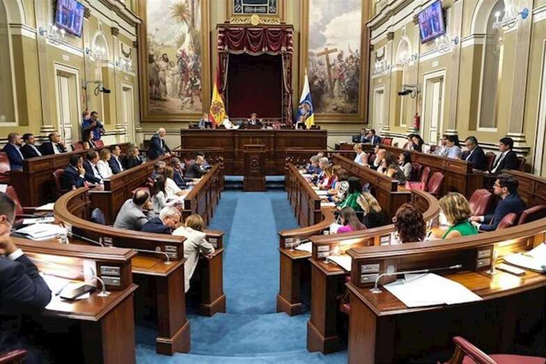 Pleno del Parlamento de Canarias (Foto EP)