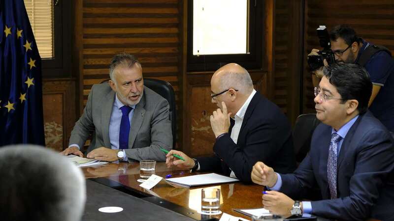 Reunión del Gobierno con representantes de la FECAM y FECAI (Foto TA)