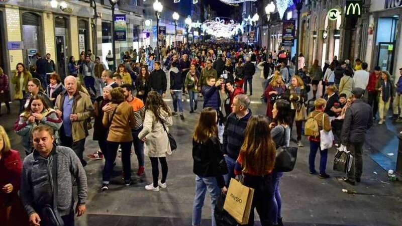 Imagen de la capitalina calle Triana durante la campaña navideña (Foto Canarias7 / Arcadio Suárez)