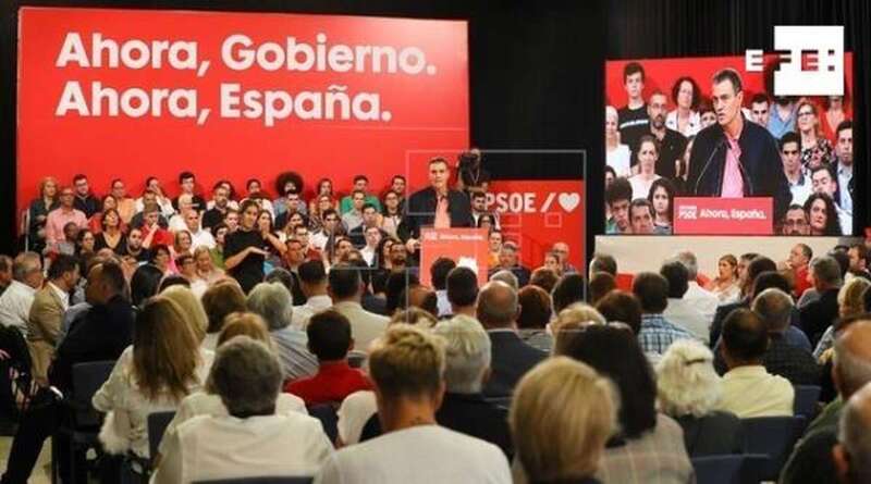 Imagen del mitin que el socialista Pedro Sánchez ofreció este sábado en Las Palmas de Gran Canaria (Foto Efe / Elvira Urquijo A.)