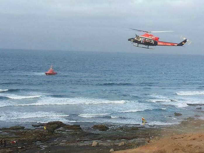 Búsqueda de un ahogado en aguas de la costa de Jinámar, en una imagen de archivo (Foto TA)