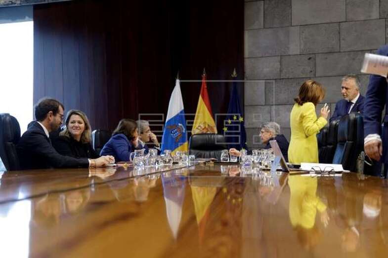 Imagen del Consejo de Gobierno celebrado este jueves en Santa Cruz de Tenerife (Foto Efe / Ramón de la Rocha)