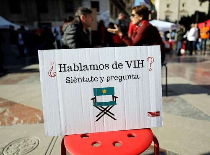 Foto de archivo de una campaña de información sobre el VIH (Foto Efe / Juan Carlos Cárdenas)