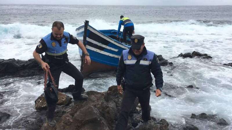 Imagen de la arribada de una patera a las costas canarias (Foto TA)