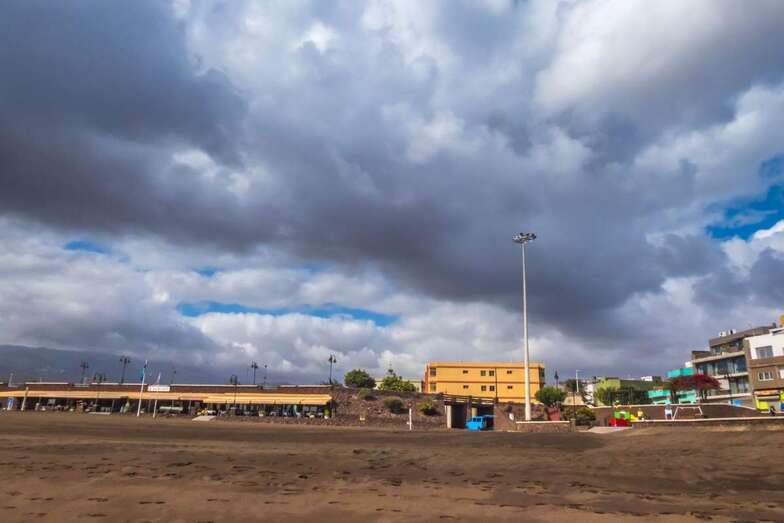 Nubes sobre la costa de Telde (Foto Antonio Rico)