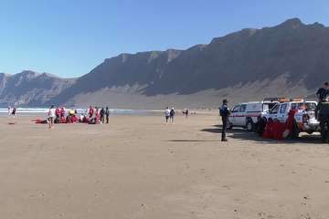 Una patera con 30 hombres, entre ellos un menor, llega a Lanzarote (Foto Acfi Press)