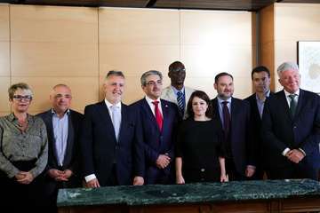 La firma del acuerdo entre NC y PSOE tuvo lugar este viernes en Madrid (Foto TA)