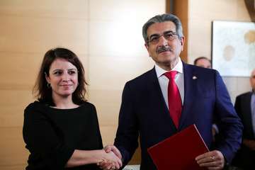 La firma del acuerdo entre NC y PSOE tuvo lugar este viernes en Madrid (Foto TA)