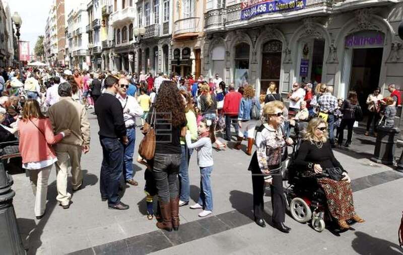 Imagen de archivo de la zona comercial de Triana en Las Palmas de Gran Canaria (Foto Efe / Elvira Urquijo A.)