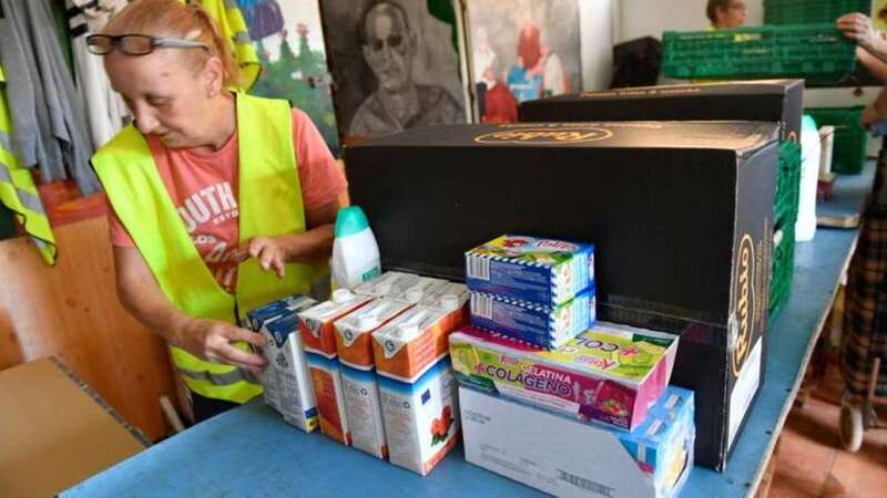 Imagen de archivo de un reparto de alimentos a cargo de la Asociación Guaxara, en el Valle de Jinámar (Foto Canarias7 / Juan Carlos Alonso)