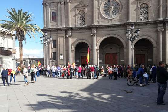 Concentración de #EspañaExiste en la capital grancanaria (Foto TA y Acfi Press)