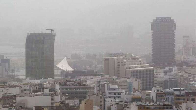 Calima en Las Palmas de Gran Canaria (Foto Efe / Elvira Urquijo)
