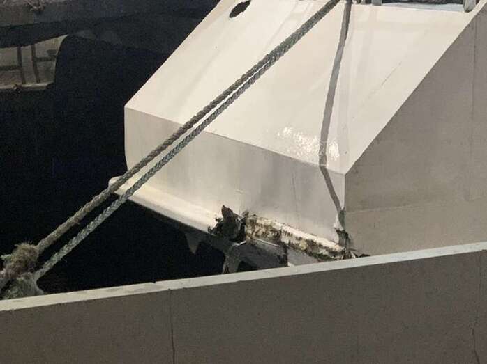 Daños ocasionados por el accidente en la estructura del barco rápido (Foto TA)