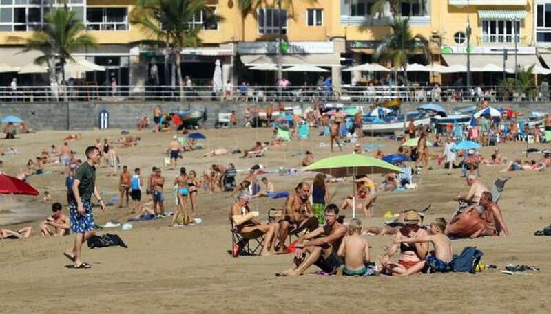 Imagen de la playa de Las Canteras (Foto EFE / Elvira Urquijo A.)
