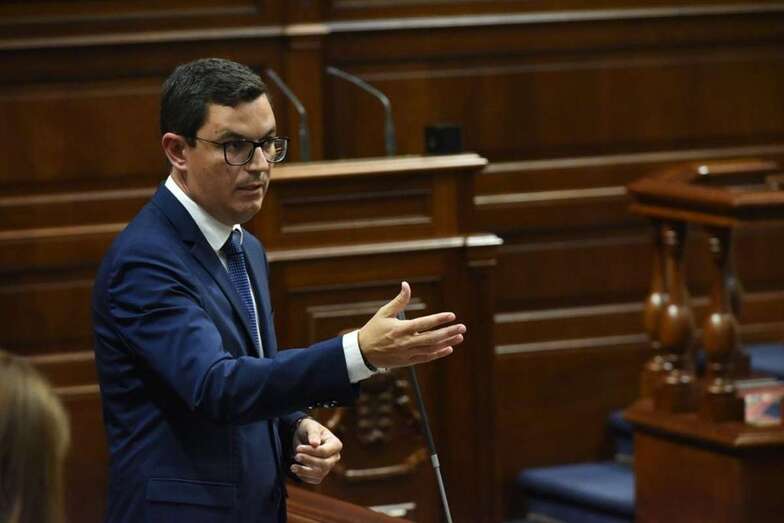 El teldense Pablo Rodríguez, durante una intervención en el Parlamento de Canarias (Foto TA)