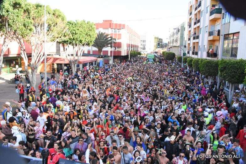 Imagen de la multitudinaria cabalgata de carnaval en Telde (Foto TA)