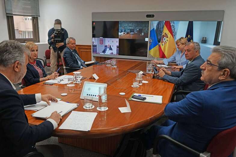 Reunión de todos los grupos políticos del Parlamento de Canarias (Foto TA)