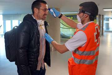 Controles de temperatura en el Aeropuerto de Gran Canaria (Foto Acfi Press)