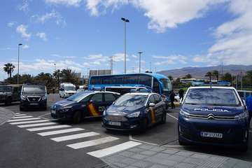 Policía Nacional y Ejército controlan los accesos al Aeropuerto de Gran Canaria (foto Acfi Press)
