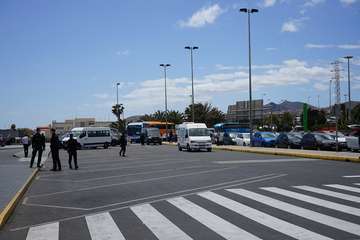 Policía Nacional y Ejército controlan los accesos al Aeropuerto de Gran Canaria (foto Acfi Press)