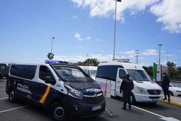 Policía Nacional y Ejército controlan los accesos al Aeropuerto de Gran Canaria (foto Acfi Press)