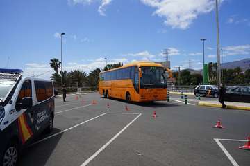 Policía Nacional y Ejército controlan los accesos al Aeropuerto de Gran Canaria (foto Acfi Press)