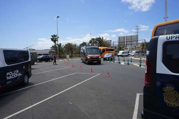 Policía Nacional y Ejército controlan los accesos al Aeropuerto de Gran Canaria (foto Acfi Press)