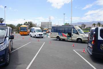 Policía Nacional y Ejército controlan los accesos al Aeropuerto de Gran Canaria (foto Acfi Press)