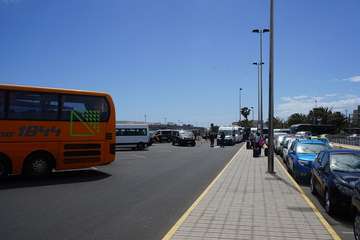 Policía Nacional y Ejército controlan los accesos al Aeropuerto de Gran Canaria (foto Acfi Press)