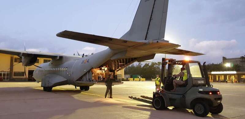 Avión militar utilizado para el transporte de material sanitario (Foto TA)
