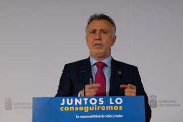 El presidente del Gobierno de Canarias, Ángel Víctor Torres, en la rueda de prensa de este domingo (Foto Acfi Press)