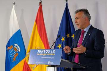 El presidente del Gobierno de Canarias, Ángel Víctor Torres, en la rueda de prensa de este domingo (Foto Acfi Press)