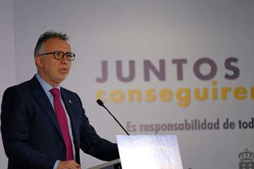 El presidente del Gobierno de Canarias, Ángel Víctor Torres, en la rueda de prensa de este domingo (Foto Acfi Press)