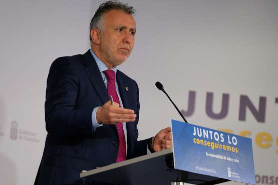 El presidente del Gobierno de Canarias, Ángel Víctor Torres, en la rueda de prensa de este domingo (Foto Acfi Press)