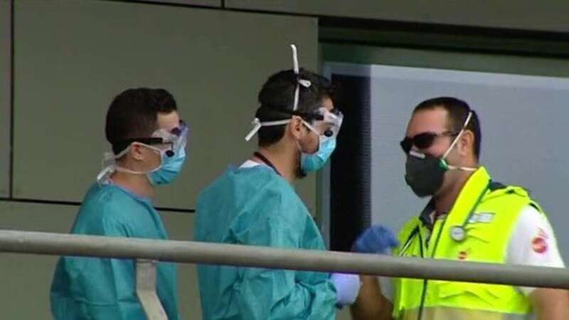 Sanitarios con mascarillas (Foto TA)