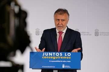 Torres participó este domingo en una videoconferencia con el presidente del Gobierno de España y presidentes autonómicos y luego compareció ante la prensa (Foto TA)