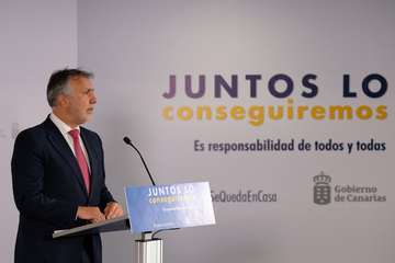 Torres participó este domingo en una videoconferencia con el presidente del Gobierno de España y presidentes autonómicos y luego compareció ante la prensa (Foto TA)