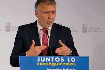 Torres participó este domingo en una videoconferencia con el presidente del Gobierno de España y presidentes autonómicos y luego compareció ante la prensa (Foto TA)