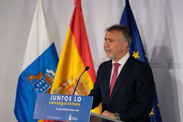 Torres participó este domingo en una videoconferencia con el presidente del Gobierno de España y presidentes autonómicos y luego compareció ante la prensa (Foto TA)